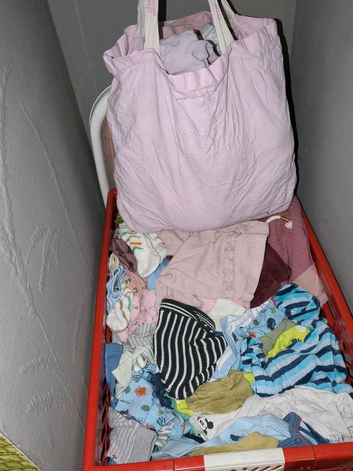 Babykleider wühlkorb  von größe 50 -62 in St. Ingbert