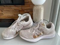 Nike Zoom Winflo 5 Laufschuhe Sportschuhe Sneaker Gr. 37/38 beige Niedersachsen - Nordhorn Vorschau