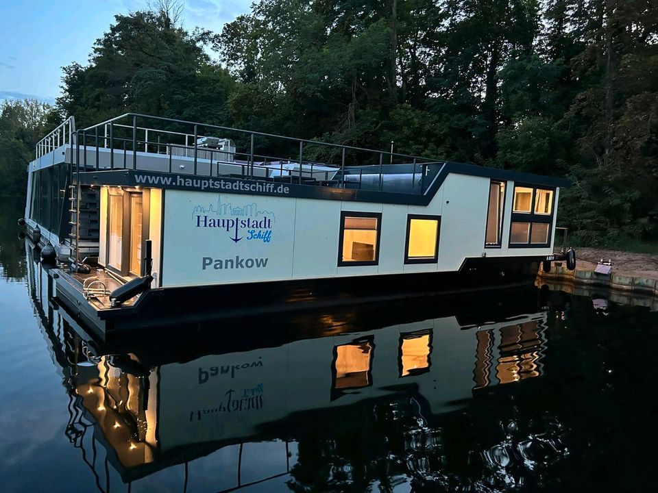 NEU: Hausboot mit Charteliegeplatz mitten in Berlin in Berlin