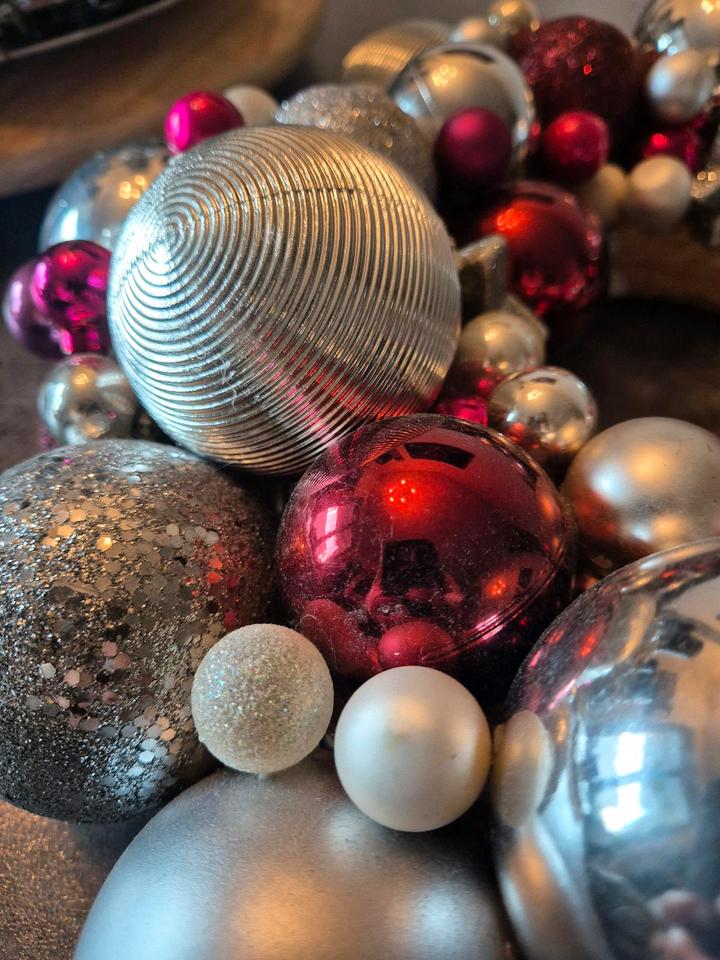 Türkranz Adventskranz Weihnachtskranz Kugelkranz pink silber in Telgte