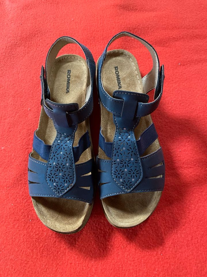 NEUE Sandalen v. „ROMIKA „ Gr.39 dunkelblau in Schechen