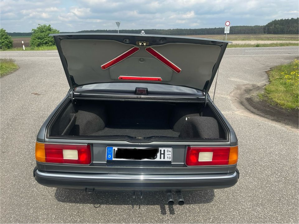 Oldtimer BMW 7er in Schwerin
