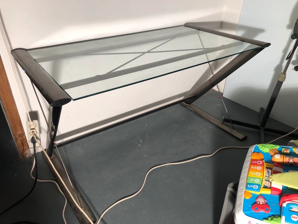 Glastisch Schreibtisch Bürotisch mit Glasplatte 136 x 72 cm in Bergisch Gladbach