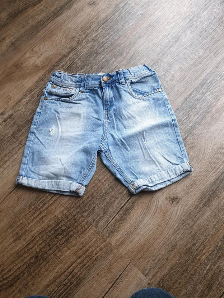 Kurze stylische Jeanshose Gr.152 in Langerringen