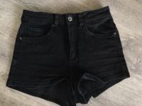 Neuw. Hot Pants Shorts 36 von PULL&BEAR schwarz Hessen - Rosbach (v d Höhe) Vorschau