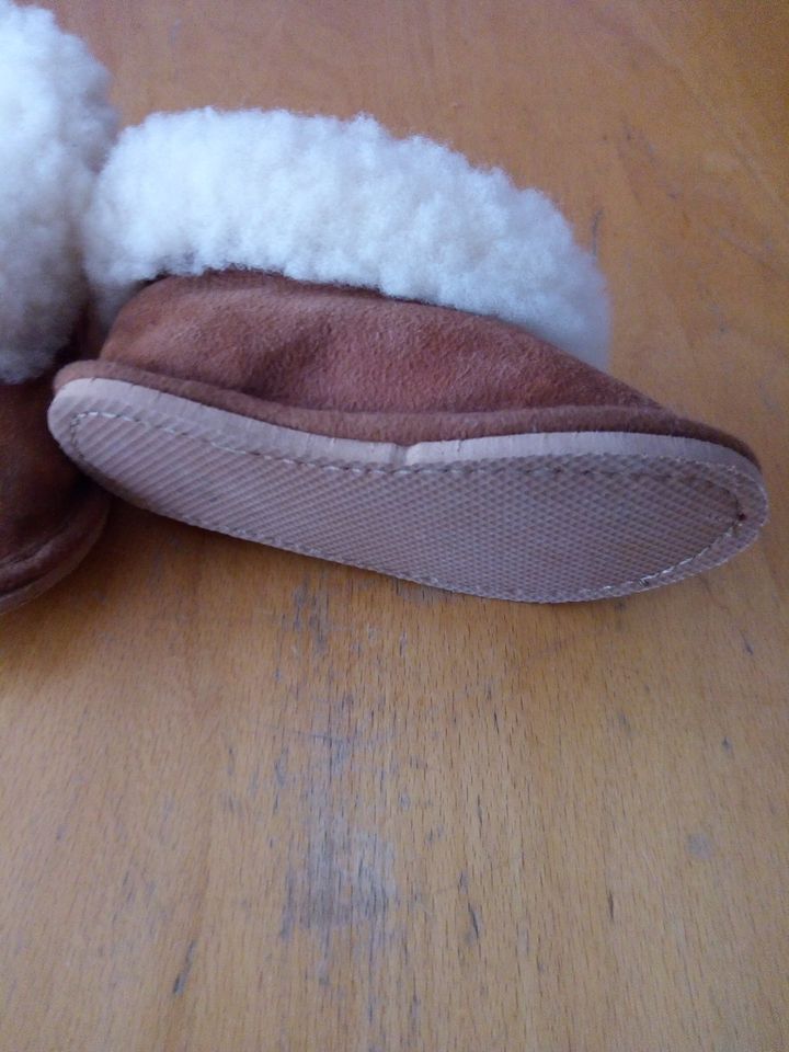 Babyschuhe beige mit Warmfutter in Linnich