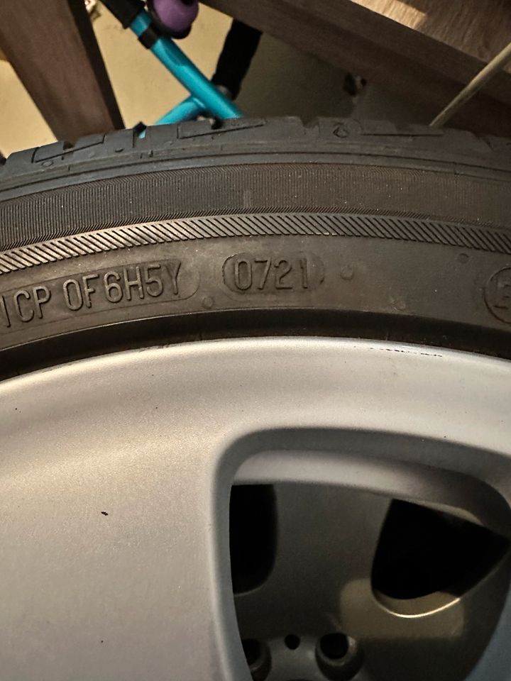 BMW Sommerreifen 235/40 R17 in Elz