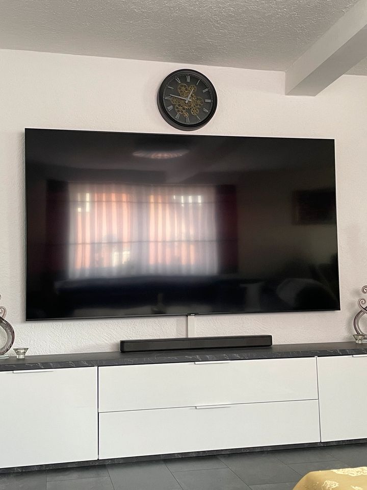 TV Samsung 85 zoll 4 Monate alt in Vaihingen an der Enz