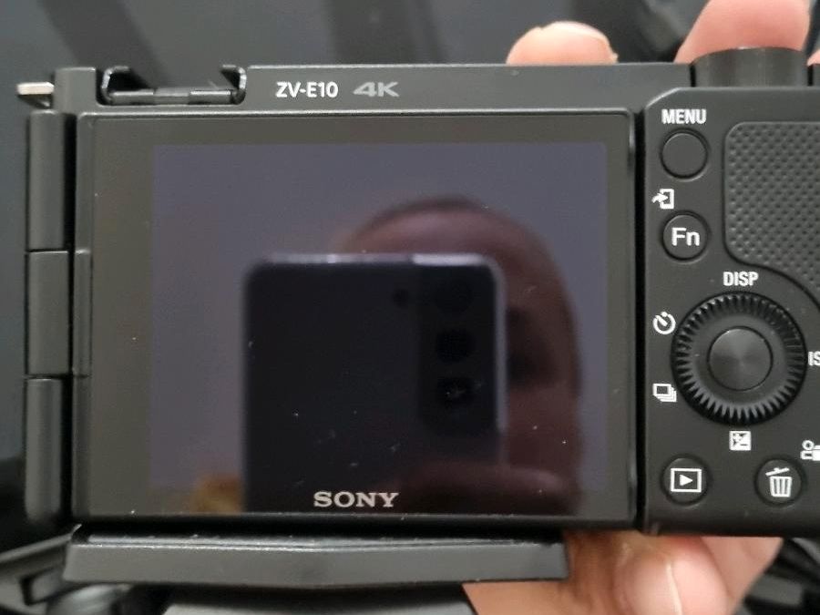 Sony Alpha ZV-E10 Vlogging Kit Gimble in Berlin