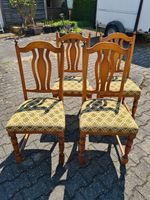 4 Holzstühle mit Polster schöne Ornamente Hessen - Hanau Vorschau
