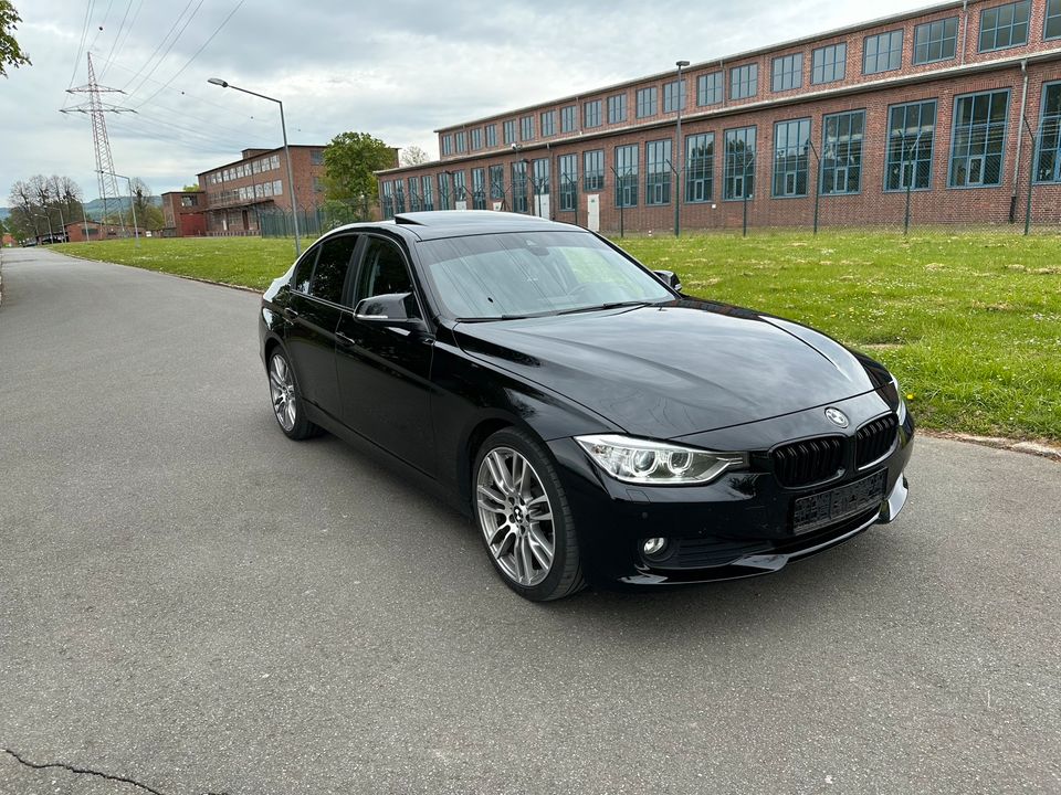 BMW 320d Lim. Automatik/Navi Prof./Schiebdach/Head-Up/Bi-Xenon in Duderstadt