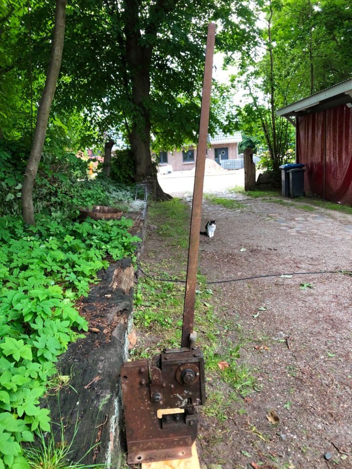 Alte antike Blechschere Hebelschere Profi Lochstanze in Haby