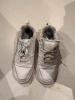 NIKE Sneaker weiß Leder Damen 40,5 gebraucht Turnschuhe Hessen - Königstein im Taunus Vorschau