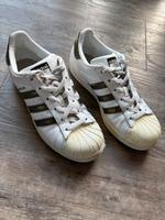 Adidas Superstar Sneackers Gr. 38 2/3 weiß-oliv Schleswig-Holstein - Norderstedt Vorschau