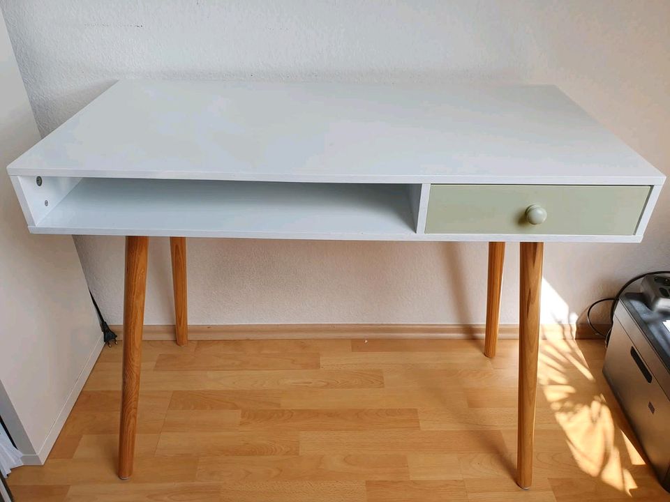 Schreibtisch weiß , 90x74x45 Echtholz Beine in Leipzig