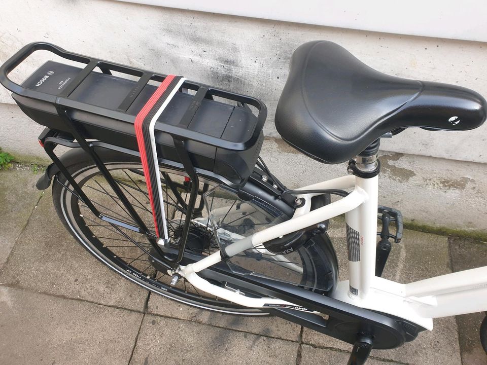 E Bike 28 Zoll Damen STELLA Cosmo..2019..2754km..RW 140 km.. in Langwedel