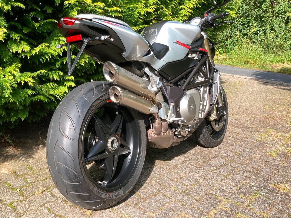 MV Agusta Brutale 989R - Supersportler wie aus dem Ei gepellt! in Neumünster