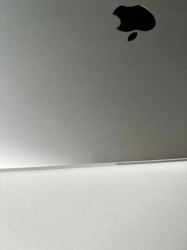 Apple MacBook Pro 2020 13,3 Zoll 1.4GHz Intel Core i5 265GB + OVP in Konz