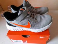 NIKE Laufschuhe Silver Solution 33 neu top Zustand Sachsen-Anhalt - Aschersleben Vorschau