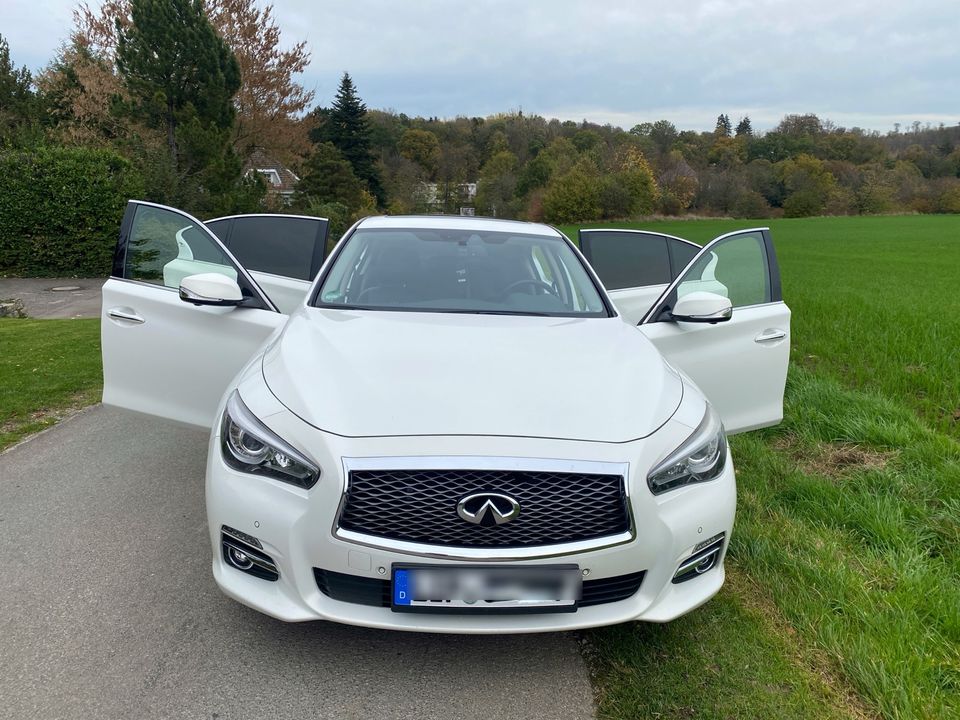 Infiniti Q50 2.2d Premium TÜV 01/2026 in Detmold