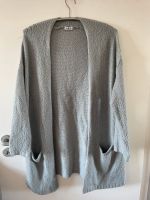 Strickjacke Wolljacke Jacke UpFashion „M“ grau TOP Nordrhein-Westfalen - Remscheid Vorschau