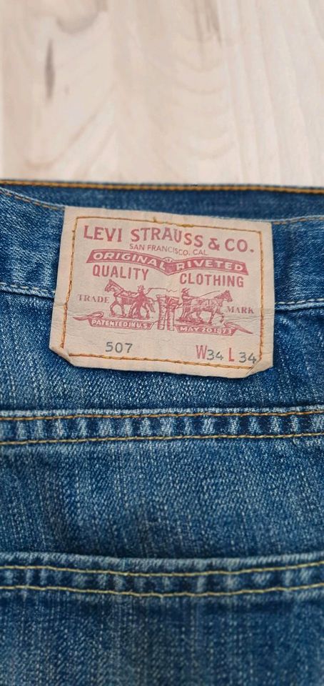 Herren Levis Jeans L Hose blau w34 L 34 in Neuhaus