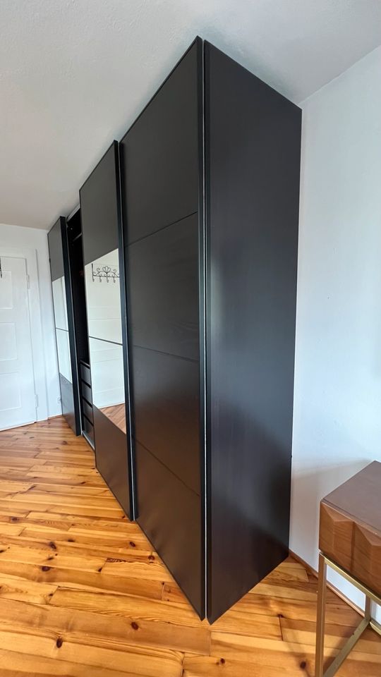 Kleiderschrank mit Schiebetüren und Spiegel PAX Ikea schwarz in Heidelberg