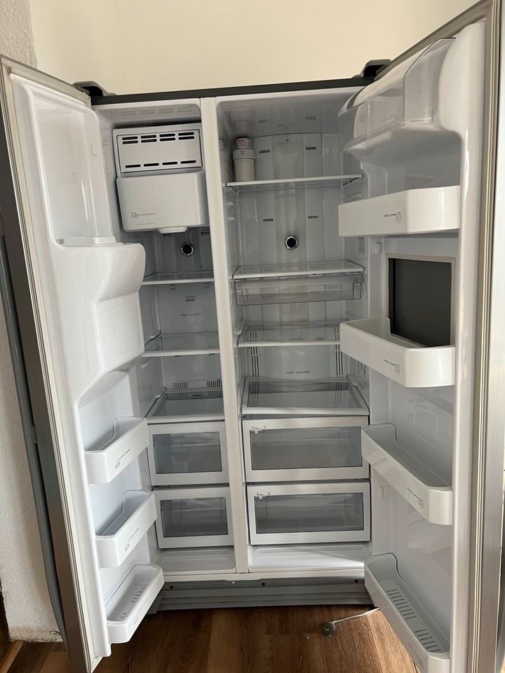 Samsung Side by Side Kühlschrank Gefrierschrank mit Wasser/Eis in Ottweiler