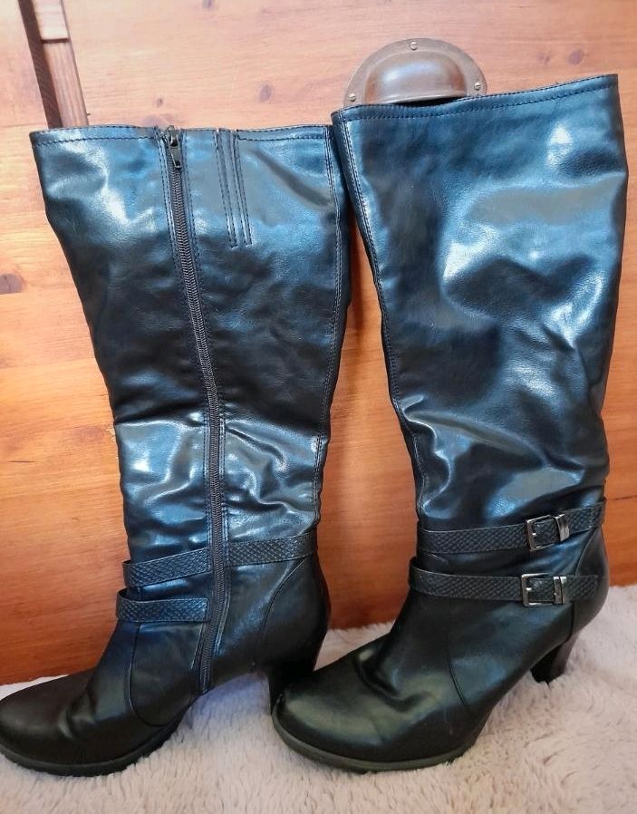 Schwarze Lederstiefel Damen Größe 40 in Straußfurt