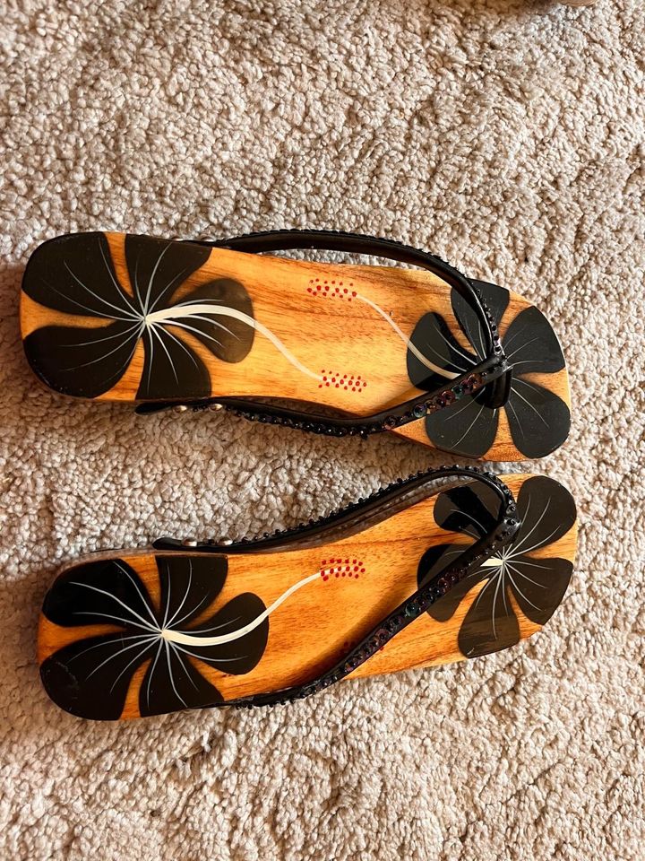 Neue Holz Sommer Schuhe Größe 38,5 Sandale in Köln