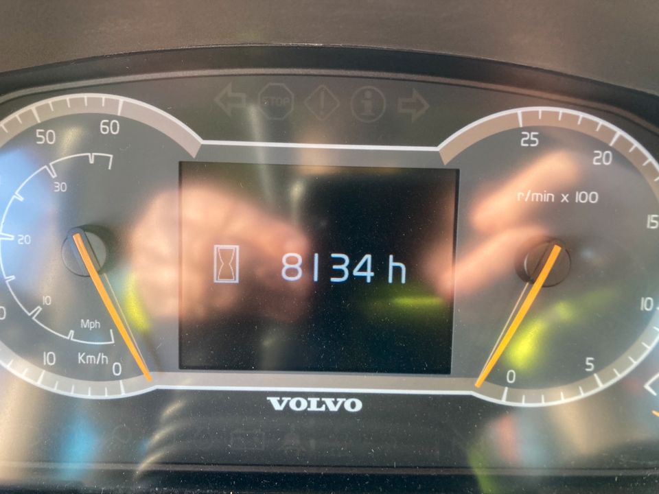 gebr. Volvo-Radlader L 150 H, Baujahr: 2019 mit 8222 Stunden in Arnsberg