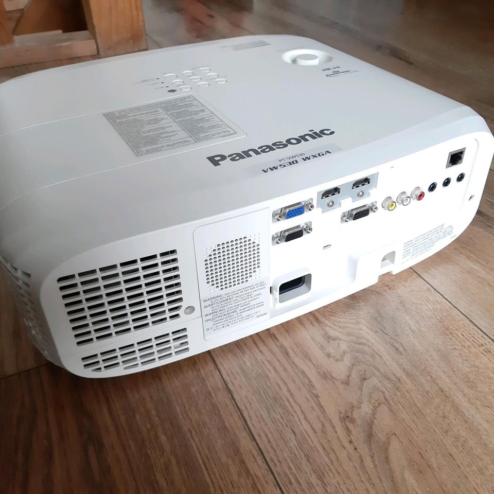 Panasonic PT-VW530 Business Beamer TV Heimkino Projektor HDMI in Stolpe auf Usedom