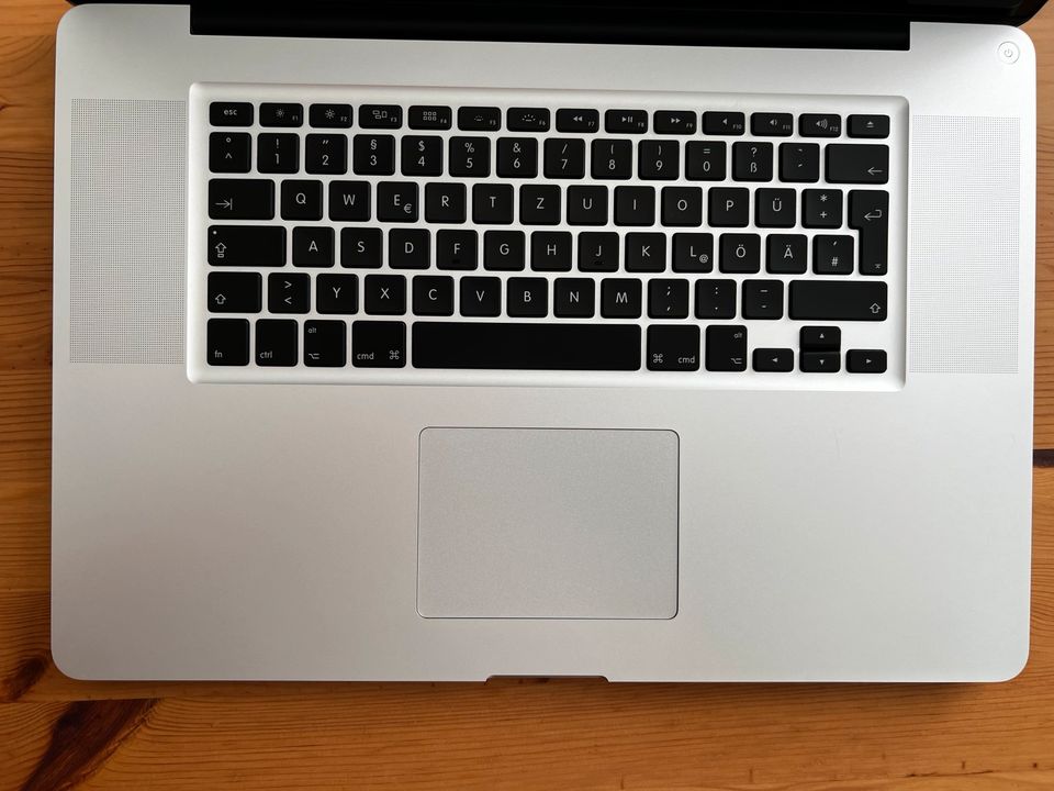 MacBook Pro 17” ende 2011 500gb SSD 16gb RAM OVP in Maintal