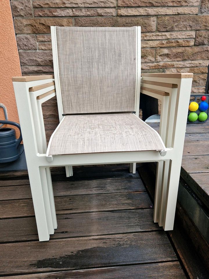 Garten Tisch mit 3 passenden Stühlen in Köln