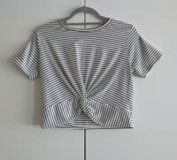 Gestreiftes Crop Top mit Drehung - weiß/schwarz - Gr. S/36 Bayern - Schweinfurt Vorschau