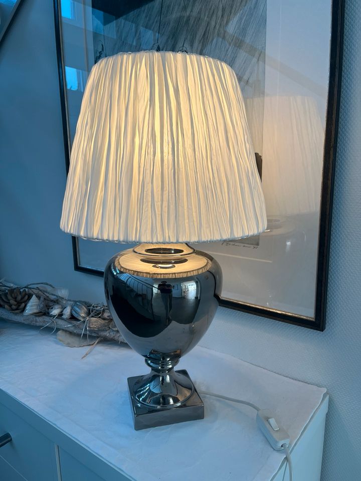 Exclusive Lampe mit silbernem Pocellanfuß in Schacht-Audorf