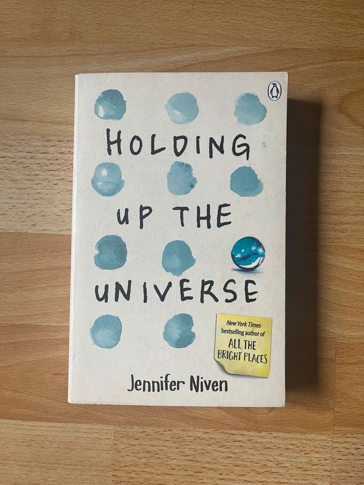 Buch Holding Up The Universe von Jennifer Niven in Oberhausen