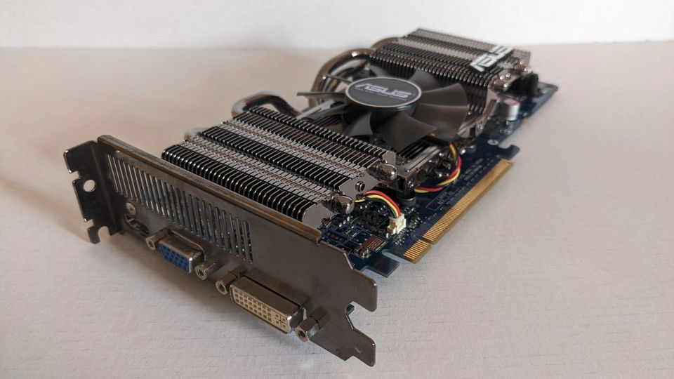 ASUS GeForce GTS 250 512MB ENGTS250 DK/DI/512MD3/A in Nünchritz