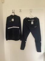 Nike Anzug dunkelblau Brandenburg - Schönefeld Vorschau