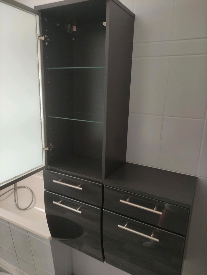 Badezimmermöbel (Spiegelschrank, Hängeschränke, Unterschrank) in Müncheberg