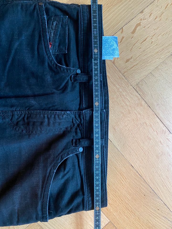 Diesel Jeans „Thommer“ schwarz stretch W30-L32 neuwertig in München