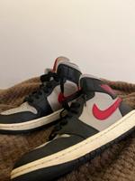 Nike Air Jordan 1 Mid – Wie Neu – Größe 38.5 Düsseldorf - Heerdt Vorschau