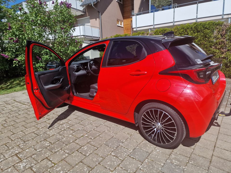 Toyota Yaris Hybrid Premieum Edition in Radolfzell am Bodensee