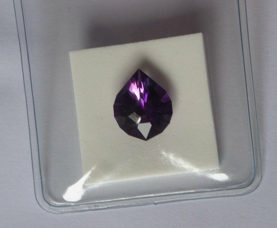 Amethyst 6,53 ct fantasy pear (Birne) mit Zertifikat in Gießen