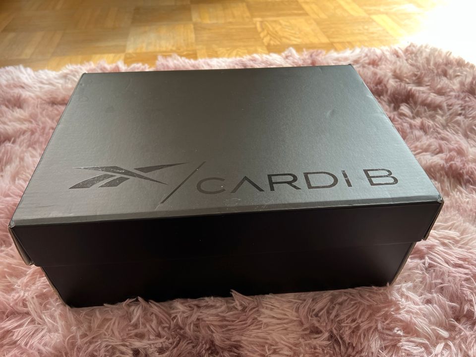 Reebok x Cardi B Club C Sneaker White NEU in Stadthagen