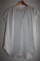 H&M Bluse mit V-Ausschnitt und Polkadot Muster Größe 38 Bayern - Mering Vorschau