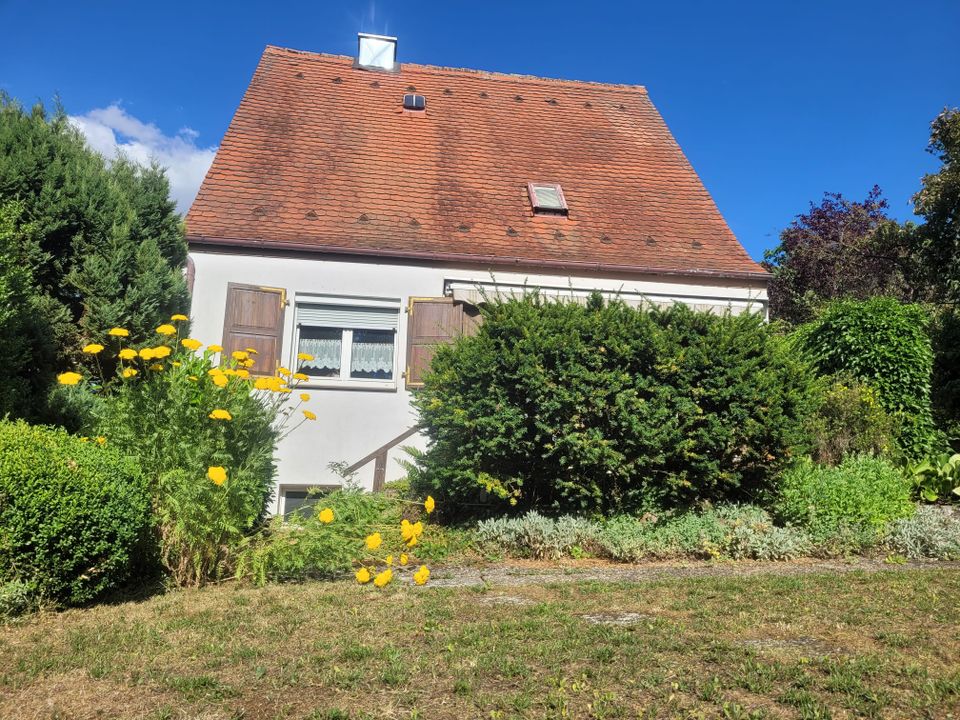 Freistehendes Einfamilienhaus in ruhiger Lage mit großem Garten in Kitzingen