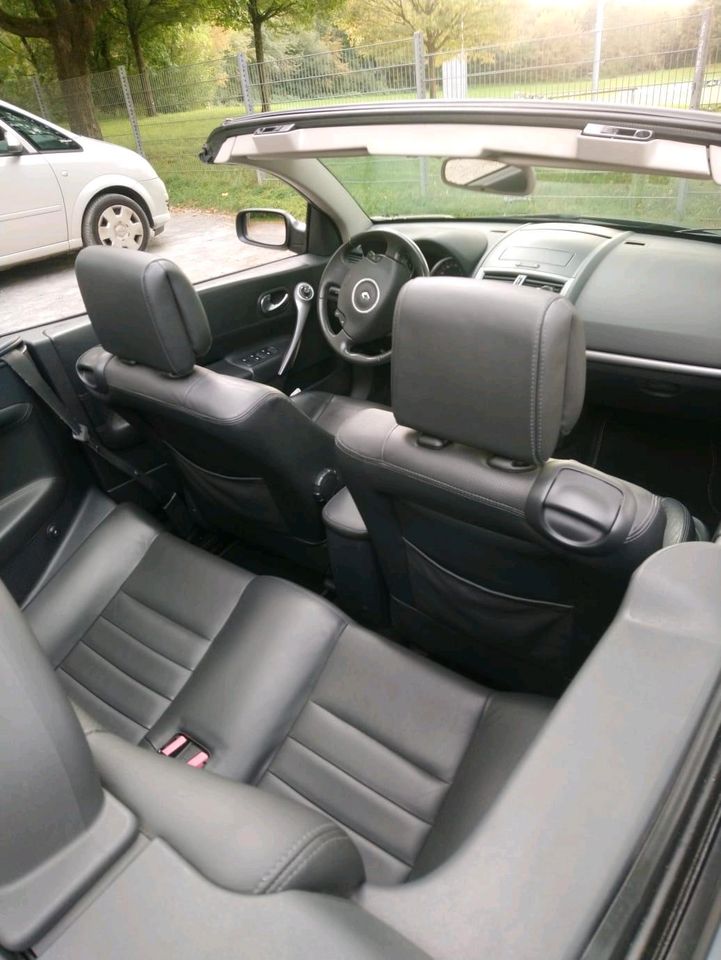 Renault Megane 2 CC Cabrio "Top Zustand" in Paderborn