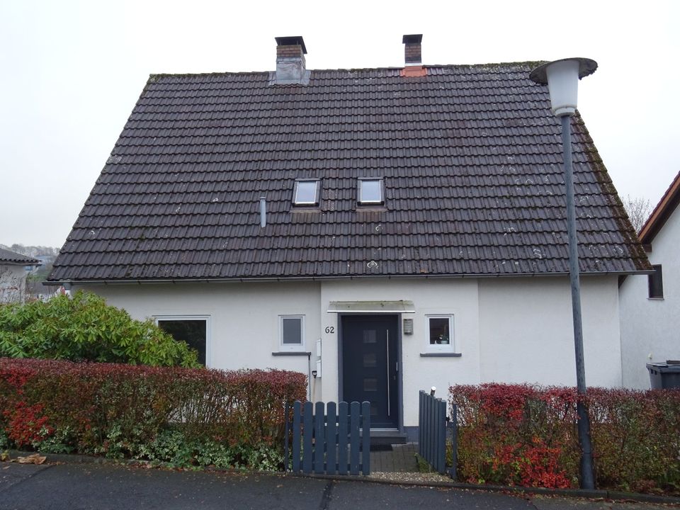 Freistehendes Zweifamilienhaus mit ELW in Top-Lage in Gersfeld zu verkaufen in Gersfeld