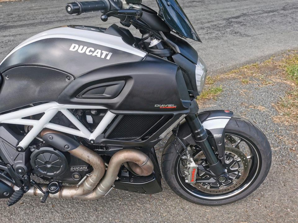 Ducati Diavel Carbon 2980 KM - Extras in Schwarzenbach am Wald